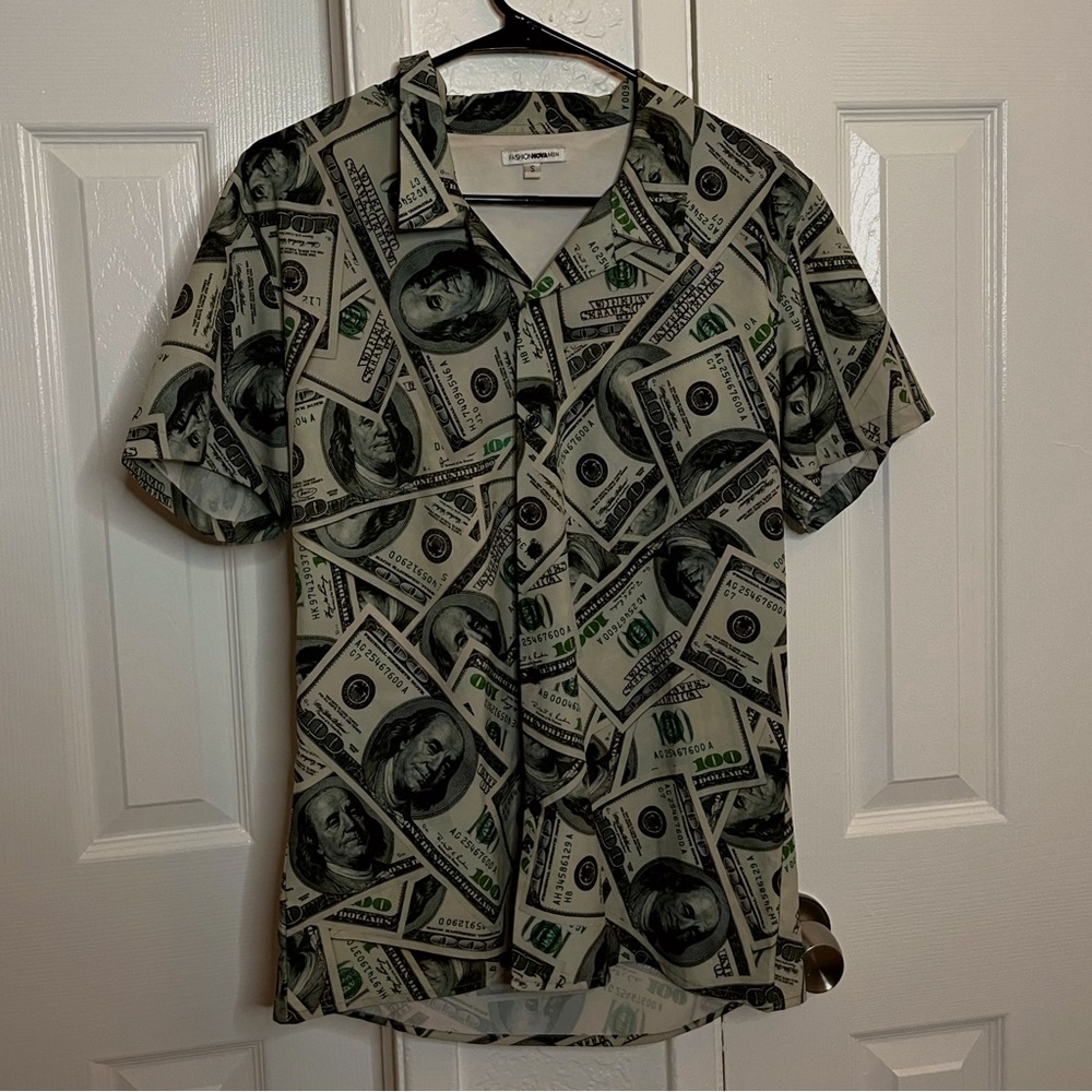 Fashion Nova Men’s button-down money design graphic short sleeve shirt